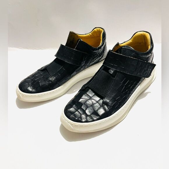 Carrrucci Embossed Fashion mid top sneakers black leather upper men’s 10.5